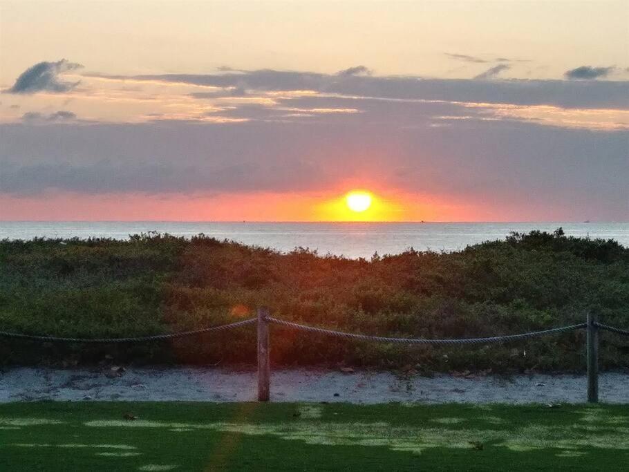 Beachway Per Ankh Pompano Beach Buitenkant foto